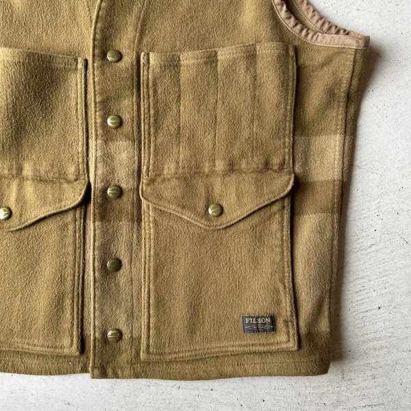 画像2: FILSON Beartooth Cruiser Vest / Marsh Olive Blanket Stripe (2)